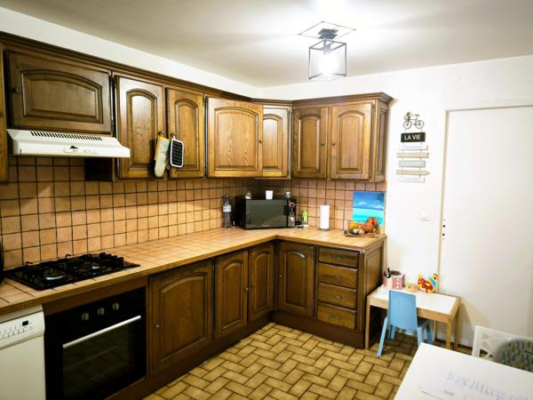 Fond de commerce et murs (magasin + appartement)