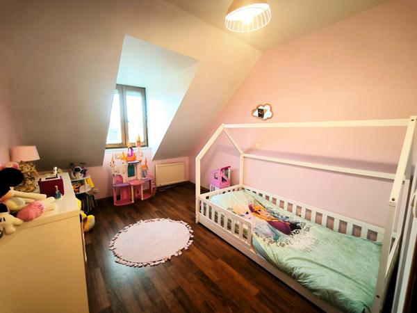 Fond de commerce et murs (magasin + appartement)