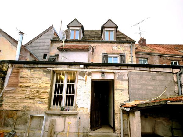 Fond de commerce et murs (magasin + appartement)
