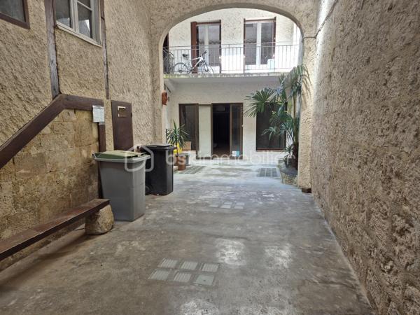 ... SEUL PETIT PRIX SUR LE MARCHE IMMOBILIER à LECTOURE... 
Avec son accès par la rue principale (32700), niché au dessus d'une cour intérieure dans une copropriété de 5 lots, cet appartement T3 de 80m² au 2ème et dernier étage comprend une pièce de vie lumineuse et traversante de 45m², 2 chambres l'une de 16m² avec une jolie vue sur les toits tuilés et le paysage vallonné de la campagne gersoise, l'autre de 12m² donnant sur la terrasse de 13m² où l'on peut installer une table pour déjeuner par beau temps, une salle de douche et un WC séparé. 
Une cheminée ouverte agrémente le séjour (on pourrait y installer un insert). 
Chauffage et eau chaude sanitaire électrique. 
Cet appartement nécessitera des travaux de rénovation notamment pour optimiser son confort énergétique, de mise aux normes électriques et de rafraichissement : pompe à chaleur ou insert, fenêtres à double-vitrer, peinture, isolation des combles, salle d'eau et cuisine à moderniser. Estimation des travaux : 40.000€
Une opportunité d'investissement à ne pas manquer pour les investisseurs et les artisans, car son prix est très attractif (même une fois rénové, son prix sera en deçà du marché) ! Planifiez dès maintenant votre visite pour découvrir tout son potentiel. Appelez moi au 06 79 15 47 27