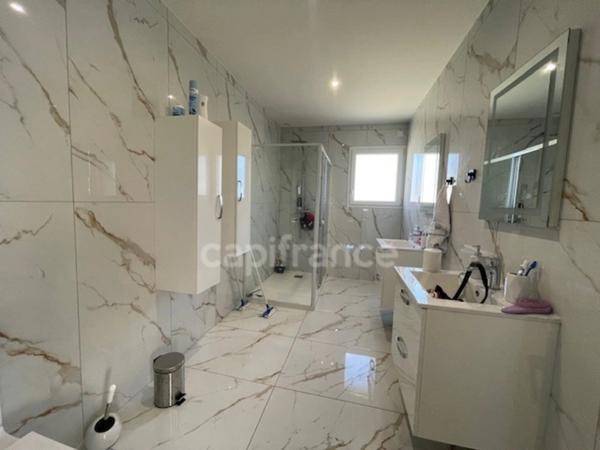 Maison plain pied à vendre 5 pièces JUGEALS NAZARETH