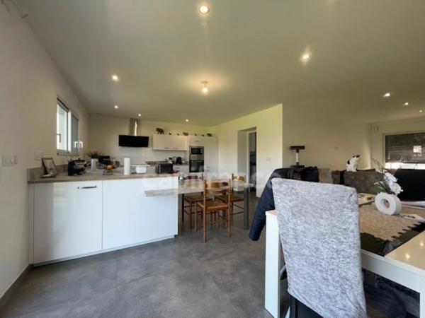 Maison plain pied à vendre 5 pièces JUGEALS NAZARETH