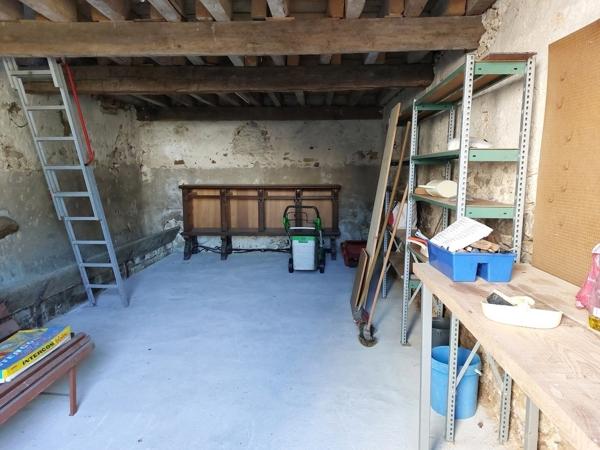 Longueville, maison en pierre, rénovée, 3 chambres plus dépendances