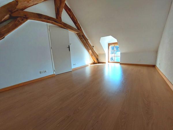 Longueville, maison en pierre, rénovée, 3 chambres plus dépendances