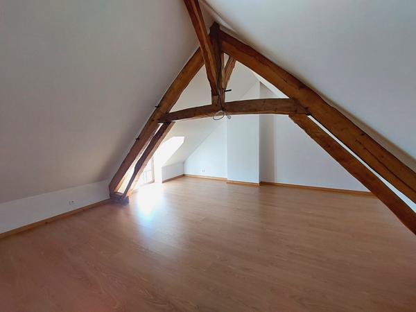 Longueville, maison en pierre, rénovée, 3 chambres plus dépendances