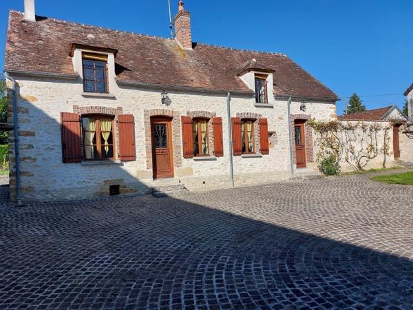 Longueville, maison en pierre, rénovée, 3 chambres plus dépendances