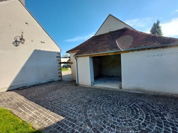 Longueville, maison en pierre, rénovée, 3 chambres plus dépendances