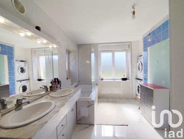 Maison rustique 8 pièces de 214 m² à Noyant (49490)