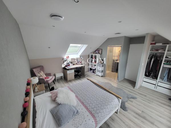 Maison 10 pièce(s) 4 chambre(s) 230 m²