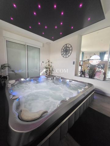 Maison 10 pièce(s) 4 chambre(s) 230 m²