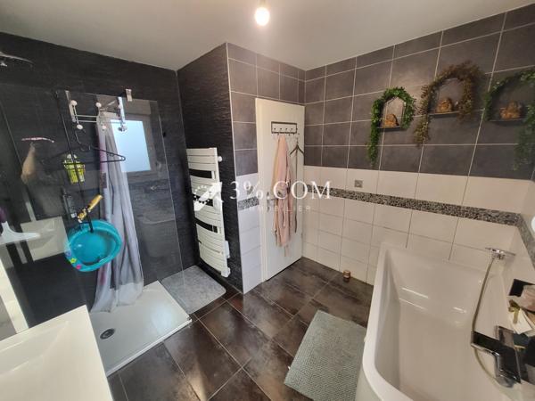 Maison 10 pièce(s) 4 chambre(s) 230 m²