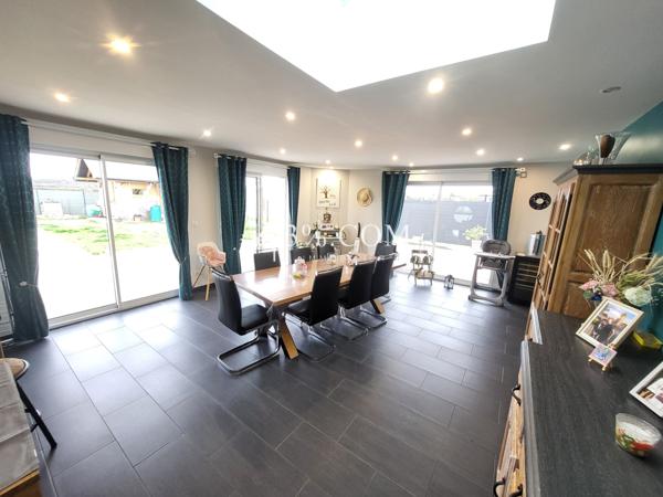 Maison 10 pièce(s) 4 chambre(s) 230 m²