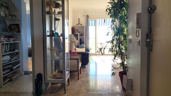 Appartement Grasse 3 pièces , dernier étage, place de stationnement