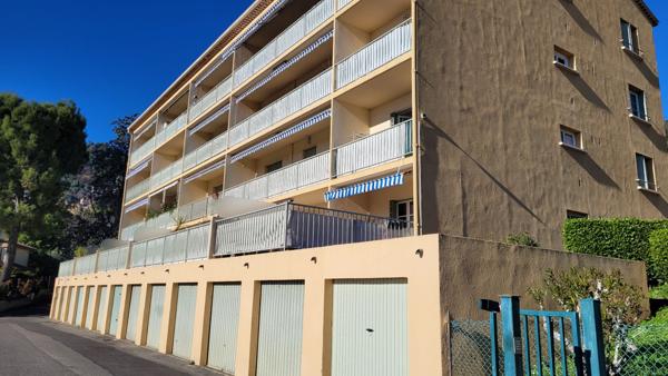 Appartement Grasse 3 pièces , dernier étage, place de stationnement