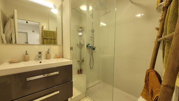 Appartement Grasse 3 pièces , dernier étage, place de stationnement