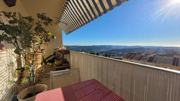 Appartement Grasse 3 pièces , dernier étage, place de stationnement