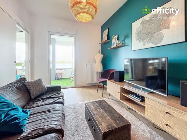 Appartement
         4 pièces
        - 80 m² 291 500 € *