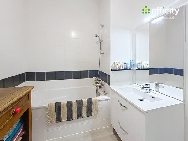 Appartement
         4 pièces
        - 80 m² 291 500 € *