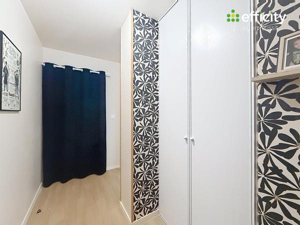 Appartement
         4 pièces
        - 80 m² 291 500 € *