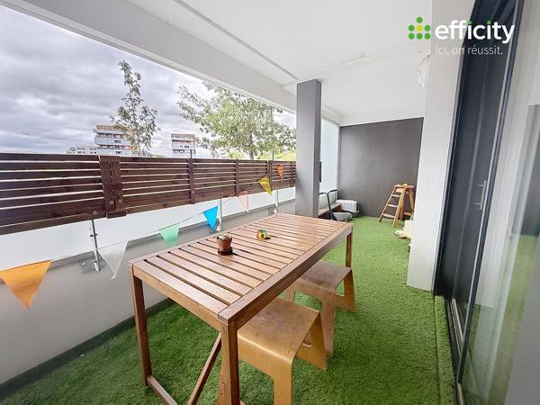 Appartement
         4 pièces
        - 80 m² 291 500 € *