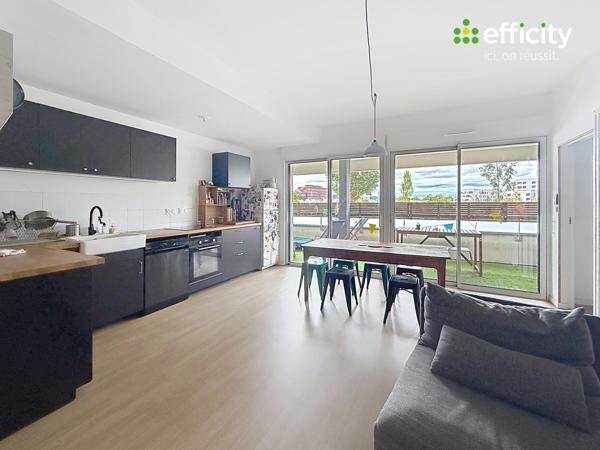 Appartement
         4 pièces
        - 80 m² 291 500 € *