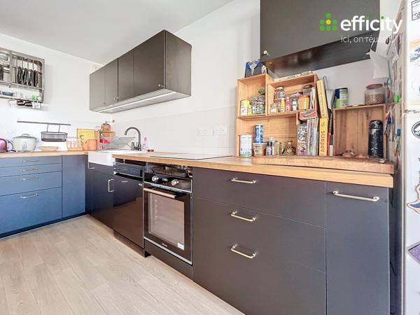 Appartement
         4 pièces
        - 80 m² 291 500 € *
