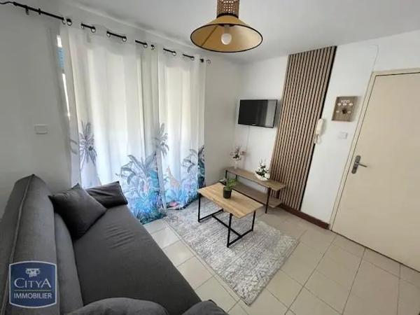 Appartement à louer 2 pièces 44m² Sainte-Marie (97438)