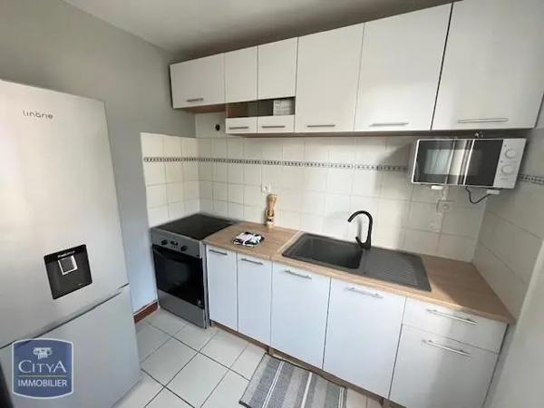 Appartement à louer 2 pièces 44m² Sainte-Marie (97438)