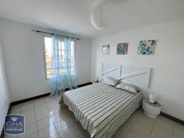 Appartement à louer 2 pièces 44m² Sainte-Marie (97438)