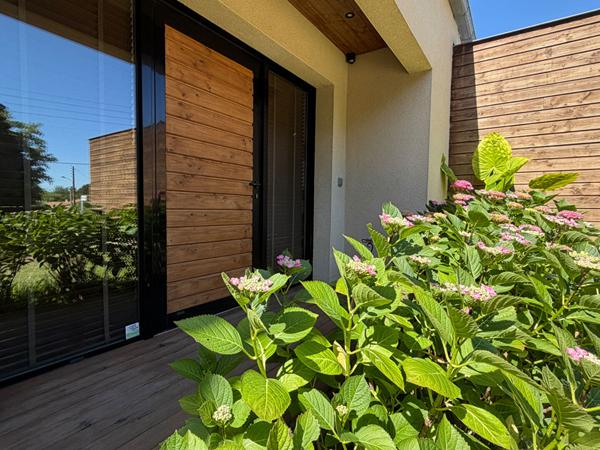 A vendre Maison d'architecte avec piscine et jardin paysager, à 5 minutes de Périgueux