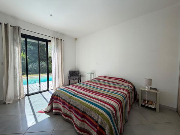 A vendre Maison d'architecte avec piscine et jardin paysager, à 5 minutes de Périgueux