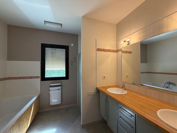 A vendre Maison d'architecte avec piscine et jardin paysager, à 5 minutes de Périgueux