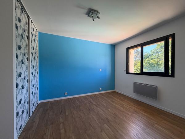 A vendre Maison d'architecte avec piscine et jardin paysager, à 5 minutes de Périgueux
