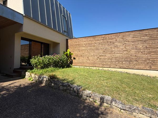 A vendre Maison d'architecte avec piscine et jardin paysager, à 5 minutes de Périgueux