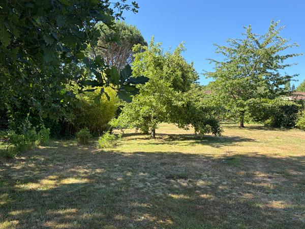 A vendre Maison d'architecte avec piscine et jardin paysager, à 5 minutes de Périgueux