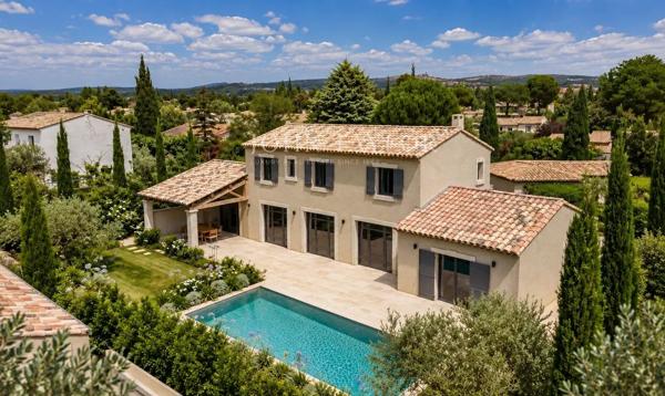 MAISON AU CENTRE DU VILLAGE - MAUSSANE-LES-ALPILLES