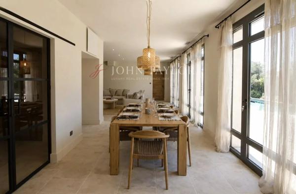 MAISON AU CENTRE DU VILLAGE - MAUSSANE-LES-ALPILLES
