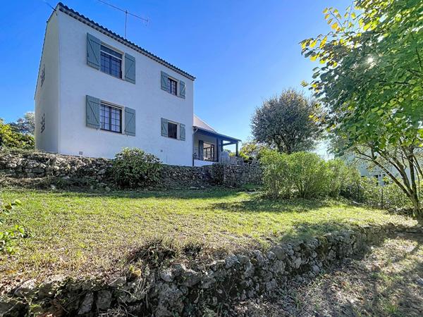 Peymeinade proche commerces centre à pied , Maison spacieuse 145 m2, 6 pièces, sur un terrain de 1250 m2