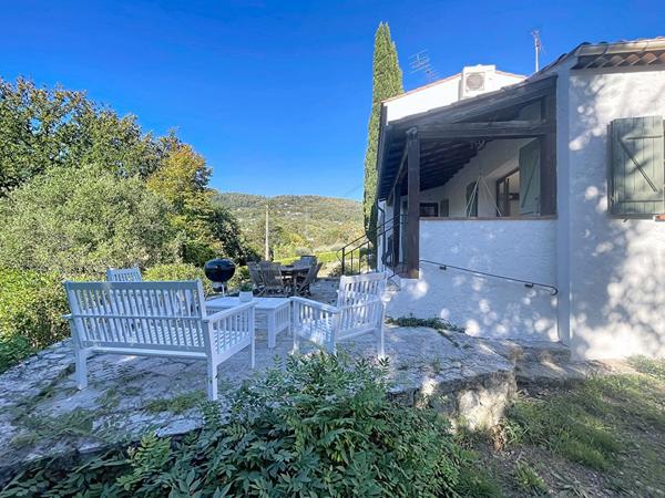 Peymeinade proche commerces centre à pied , Maison spacieuse 145 m2, 6 pièces, sur un terrain de 1250 m2