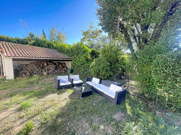 Peymeinade proche commerces centre à pied , Maison spacieuse 145 m2, 6 pièces, sur un terrain de 1250 m2