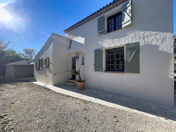 Peymeinade proche commerces centre à pied , Maison spacieuse 145 m2, 6 pièces, sur un terrain de 1250 m2