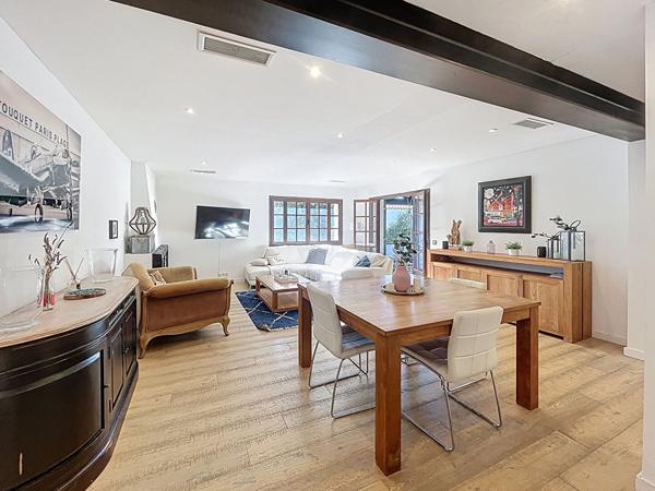 Peymeinade proche commerces centre à pied , Maison spacieuse 145 m2, 6 pièces, sur un terrain de 1250 m2