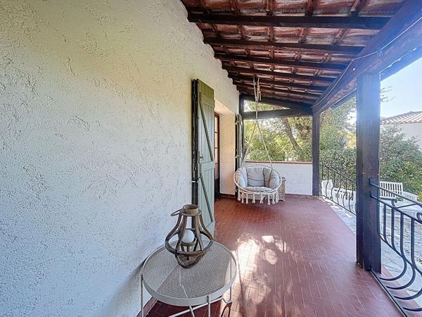 Peymeinade proche commerces centre à pied , Maison spacieuse 145 m2, 6 pièces, sur un terrain de 1250 m2