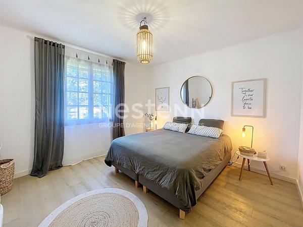 Peymeinade proche commerces centre à pied , Maison spacieuse 145 m2, 6 pièces, sur un terrain de 1250 m2