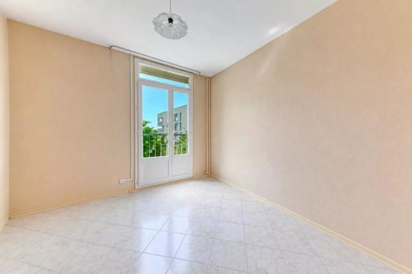 T4 traversant quartier PASTEUR, 75,83 m² / Loggia fermée / Balcon / Parking collectif