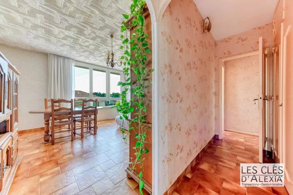 T4 traversant quartier PASTEUR, 75,83 m² / Loggia fermée / Balcon / Parking collectif