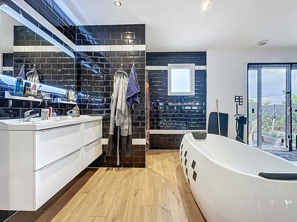 Maison de plain-pied à vendre à La Membrolle sur Longuenée de 88m2 sur un terrain de 390m2