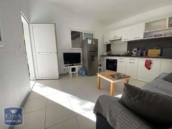 Appartement à louer 2 pièces 42.06m² Saint-Leu (97436)
