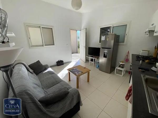 Appartement à louer 2 pièces 42.06m² Saint-Leu (97436)
