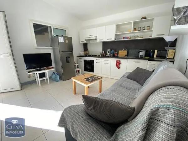 Appartement à louer 2 pièces 42.06m² Saint-Leu (97436)